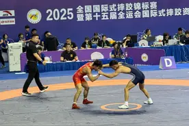 三天激战748场，全国国际式摔跤锦标赛男子项目结束图片