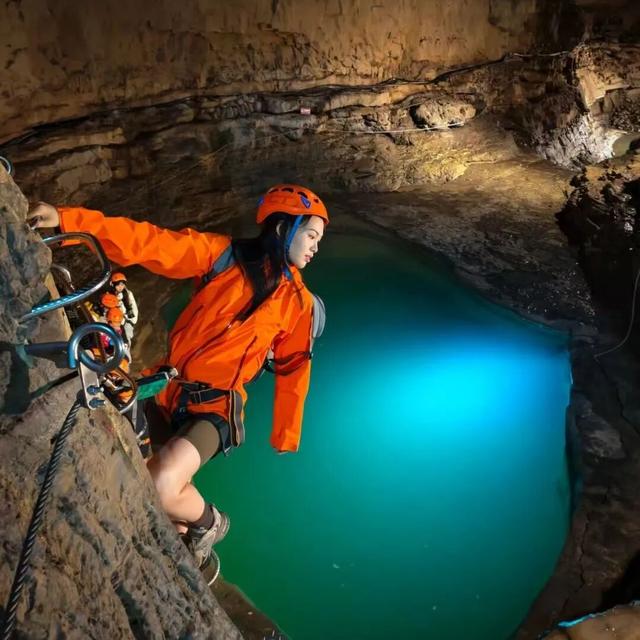 惊艳伦敦！双河溶洞携北纬 28°秘境奇观闪耀世界舞台！