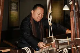 上久楷香云纱“C位出道”：非遗面料再擦火花，双遗产融合书写国潮新篇章图片