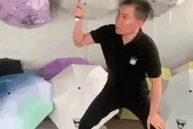 刷屏的这个男人是谁？200万网友猛追：叔啊，求你了图片