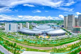 西宁最大的天然温泉水乐园来了图片