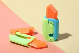 那些盘珠子的小学生，已经提起了萝卜刀图片