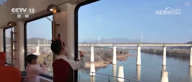 一条列车串联起两头冰雪资源 便捷交通让周末“冰雪游”触手可及