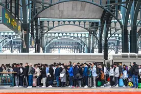 莫怀侥幸心理！高铁上也挡不住烟瘾，男子抽烟被处罚！图片