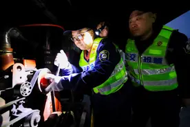 北京公交抢修员春运在岗，坚守岗位保障行车安全图片