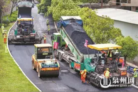 国道324线南迎宾大道：沥青路面罩面工程试验段开始施工图片