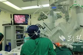 襄阳市中心医院小儿外科一日完成两例先天性巨结肠机器人手术图片