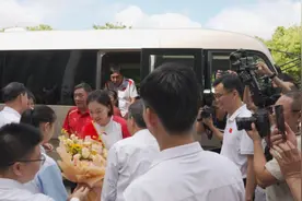 奥运冠军荣耀归家，家乡梅州热烈欢迎图片