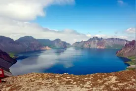 10月2日长白山南景区天池景点关闭，全价门票实行半价政策图片