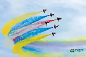 廊曼机场上空的和平之翼丨八一飞行表演队赴泰飞行表演回眸图片