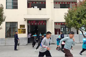 安徽淮南农村寄宿制学校：防范在我心 安全伴我行图片