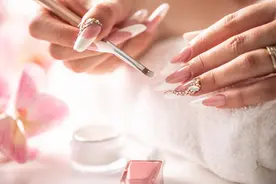 “指甲建构”上热搜，网友：为了漂亮痛也值得！专家发出健康提醒图片