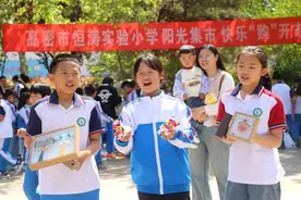 潍坊高密：童心集市 跳蚤市场图片