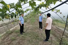 战高温斗酷暑，一线执法不停歇图片