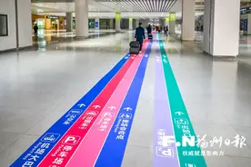 ​福州火车南站地面铺“彩虹”换乘接站更便捷图片