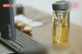 上班前VS下班后洗杯子，哪个更健康？想减少细菌感染的风险，步骤别做错！图片