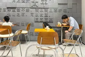 只招35岁以上员工，可带娃上班！长沙一家饭店走红图片