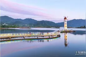 夏天，从一座浪漫的灯塔开始图片