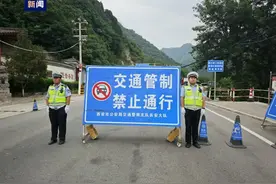 受恶劣天气影响，210国道西安长安区秦岭山区路段实施交通管制图片