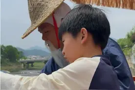 记者体验当钓鱼佬，誓言“绝不空军”却被打脸，60岁“姜太公”救场：钓起鱼和小龙虾图片