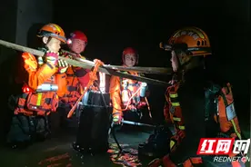 洞口：小区地下车库排涝 消防连续奋战六十余小时图片