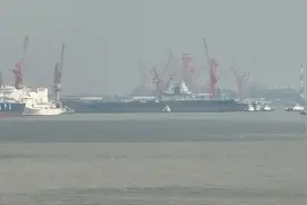 外媒紧盯福建舰：或马上开始海试图片