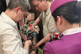 高铁乘客突发急症 3名重庆医生出手救人图片
