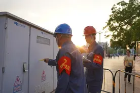 服务假期绿色出行，广东电网公司部署8台补电车和20台“移动充电宝”图片