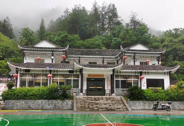 吴桂元《杨家坪》