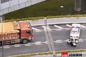 成都一卡车被交警拦截还试图离开，警方回应图片