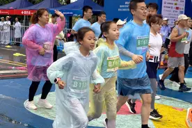 鹤岗半马花样“宠客”：发放5万小串，机器狗无人机做保障图片