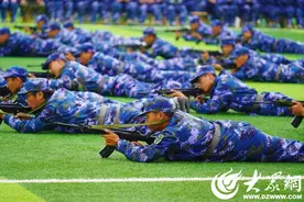 聊城大学东昌学院2023级学生军训总结表彰大会举行图片