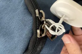 红酒、扳手、美工刀，带不上地铁怎么办？温州民警“发明”了把锁图片