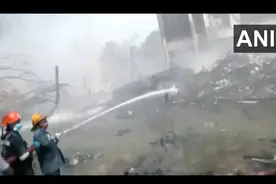 已致170人遇难，机上230人国籍公布，莫迪发声！坠毁客机是波音787-8，起飞后不到1分钟从雷达上消失！波音回应，盘前股价大跌图片