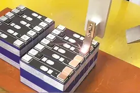 暴力拆解、超标改装、无证经营……废旧动力电池回收暗藏“灰色产业链”图片