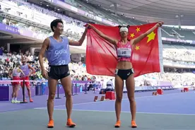 热泪盈眶！“感谢杰哥，你就是我的眼！”图片