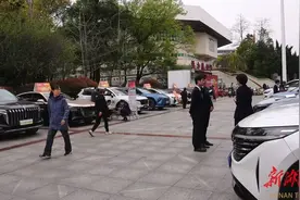 鹤城区：汽车以旧换新进社区 惠民政策暖人心图片