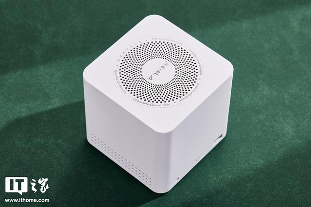 千元六盘位全闪 NAS，零刻飞牛联名 ME mini 私有云体验评测
