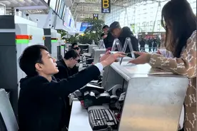 路畅人安·2025春运进行时｜济南机场春节运送旅客47.4万人次，单日客流量创新高！图片