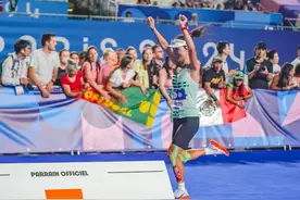 一个以跑步为生的中国女生去巴黎跑了首个全马：第一公里黄雪梅就跑没影了图片