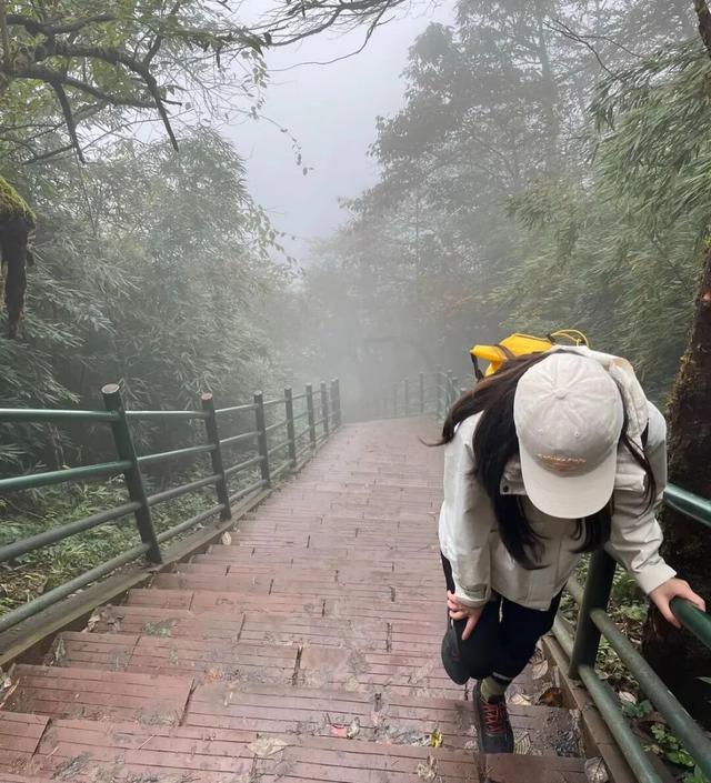 秋天徒步去哪儿？必须来趟【免门票】的瓦屋山！