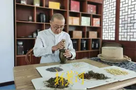 “闻”尽四百年风雅岁月，接续古法鼻烟制作技艺 | 非遗传承人图片