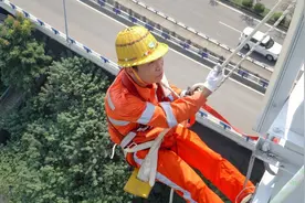 坚守一线十六载，百米高空护光明 他获评第十批重庆市岗位学雷锋标兵图片