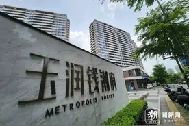 杭城知名小区被外卖员吐槽“赔钱也不送”：3个门只对外卖员开放1个图片