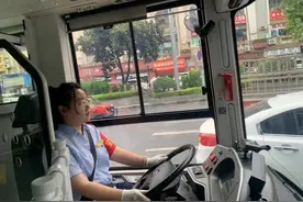 重庆“00后”公交女司机走红，这样回应网友困惑→图片