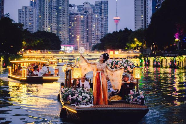 活力中国调研行丨“夜游锦江”项目构建“五位一体”消费新场景