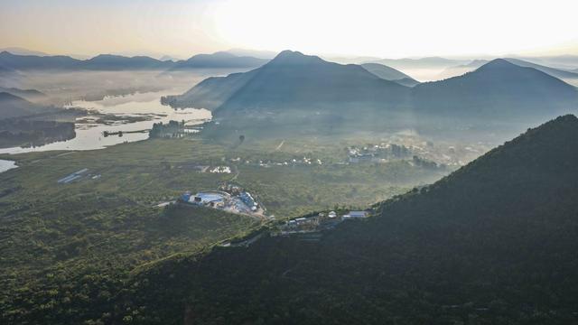 河北遵化：初秋山水，晨景如画