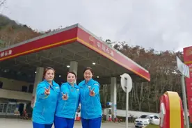 边境上的加油站，都有谁在啊！图片