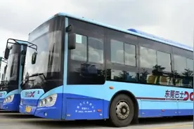 本月起，东莞部分常规线路公交车实施公交月票优惠图片