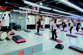 汗水与争议中的减肥训练营图片